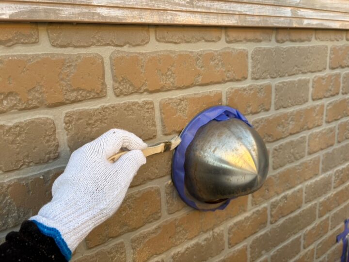 設備廻りのシーリング専用プライマー塗布