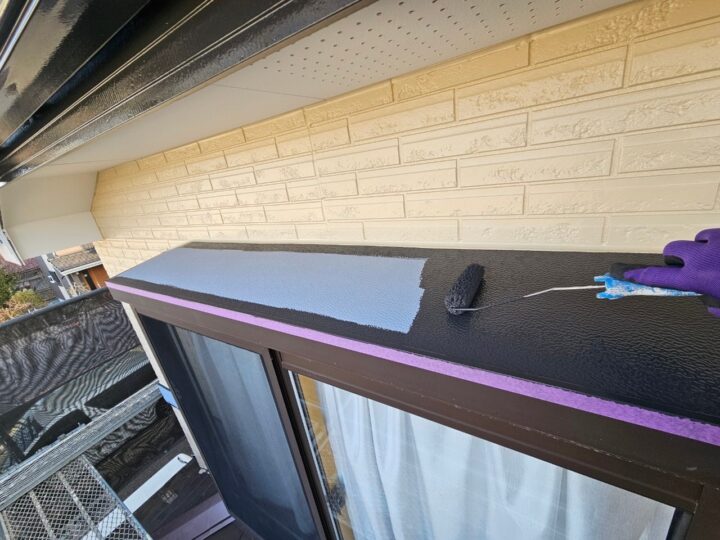 出窓上部中塗り工事