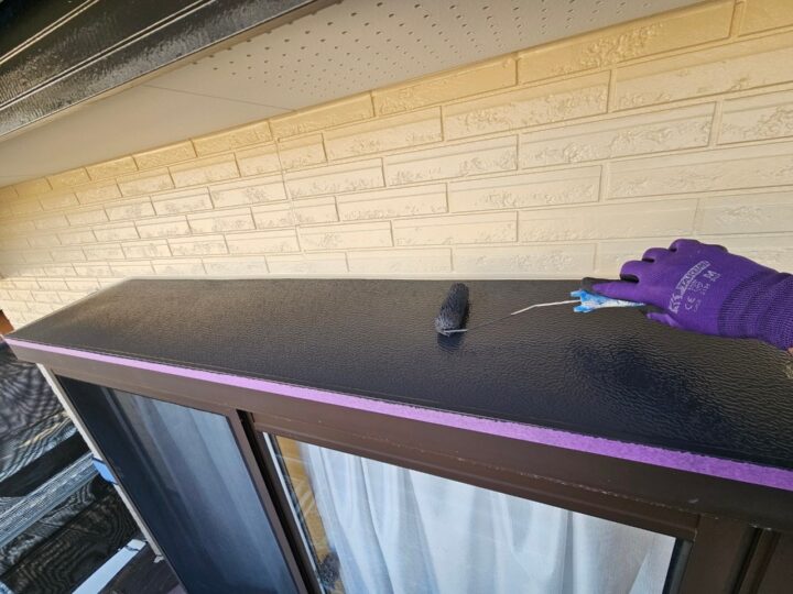 出窓上部上塗り工事