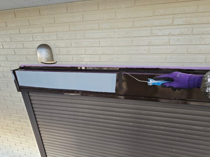 シャッタ－ボックス中塗り工事