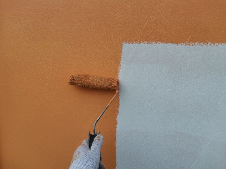 2階外壁中塗り工事