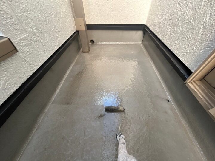 ベランダ床下塗り工事