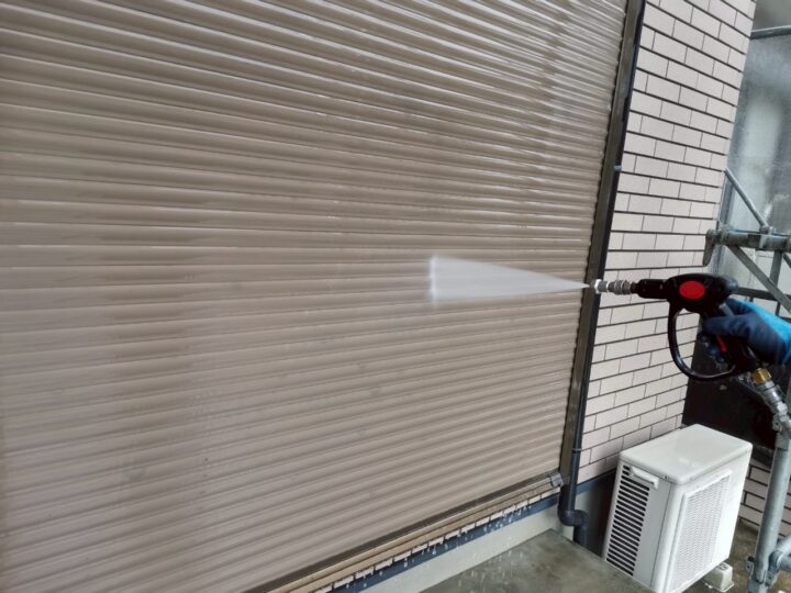 シャッタースラット部分高圧洗浄