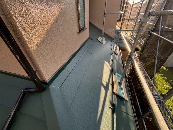 下屋根完了全景