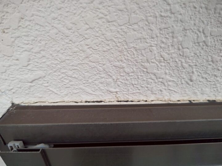 開口部ひび割れ補修施工前