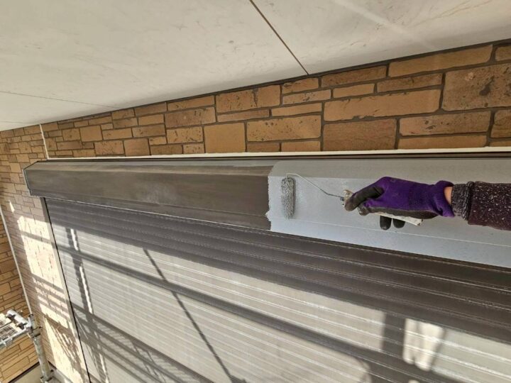 シャッターボックス下塗り工事