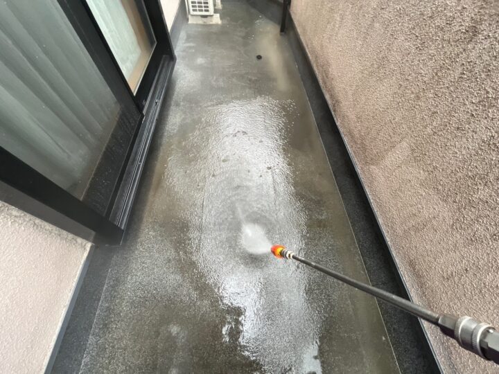 ベランダ床高圧洗浄工事