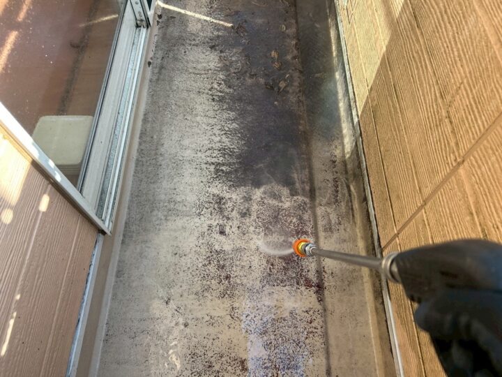 ベランダ床高圧洗浄工事