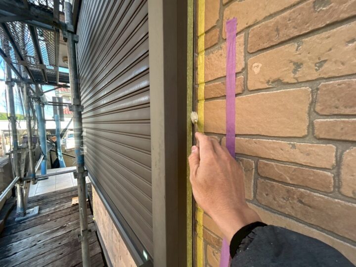 開口部廻りのシーリング専用プライマー塗布