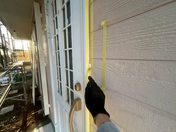 開口部廻りのシーリング専用プライマー塗布