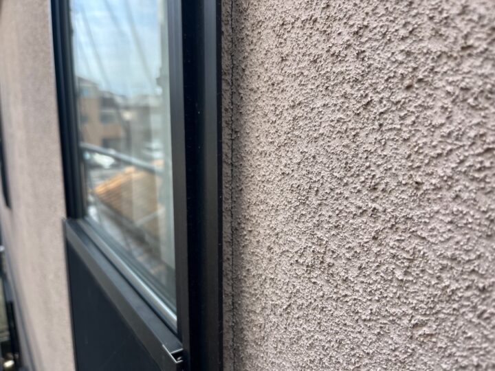 開口部ひび割れ補修施工前