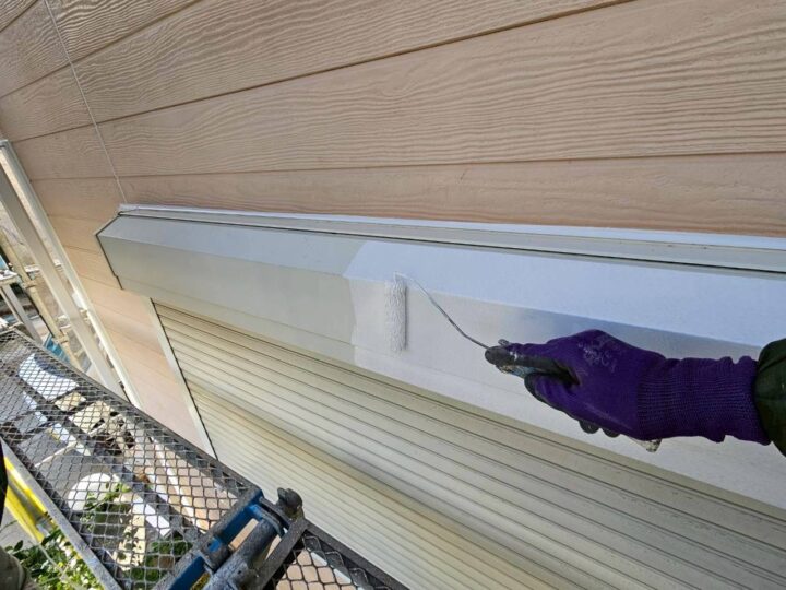 シャッターボックス下塗り工事