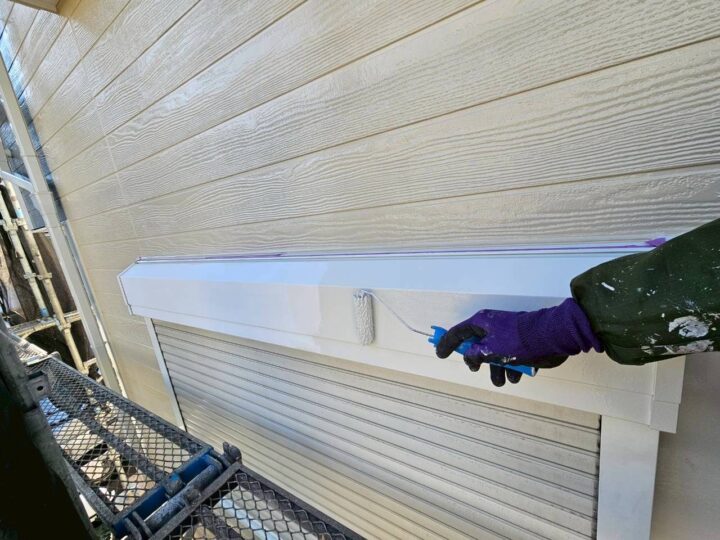 シャッターボックス中塗り工事