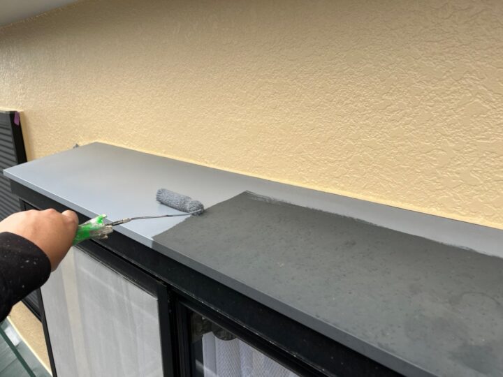 出窓上部下塗り工事