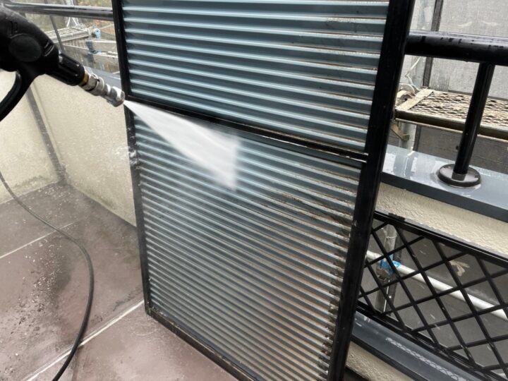 雨戸裏側高圧洗浄工事