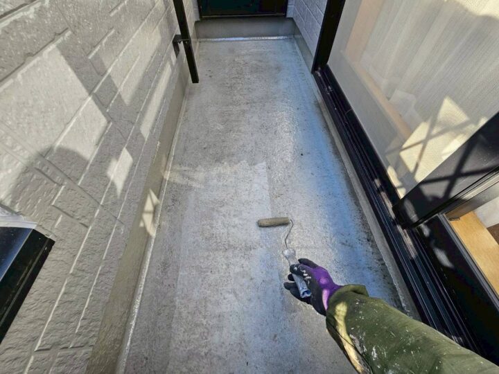 ベランダ床下塗り工事