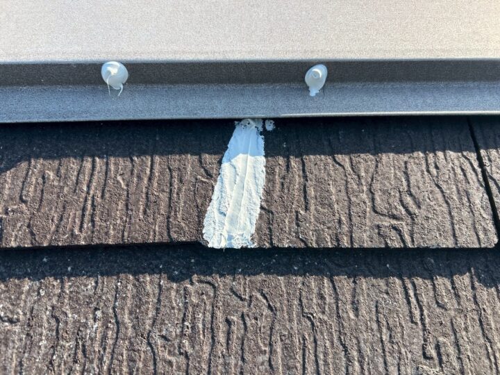 屋根材ひび割れ補修施工後