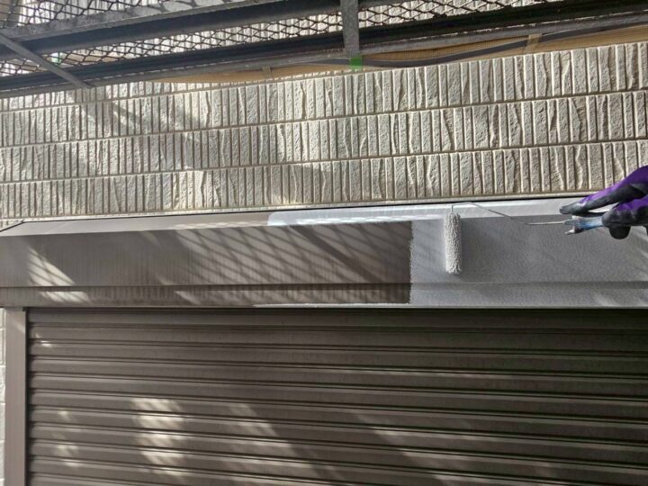 シャッターボックス下塗り工事