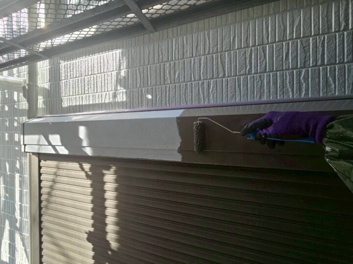 シャッターボックス中塗り工事