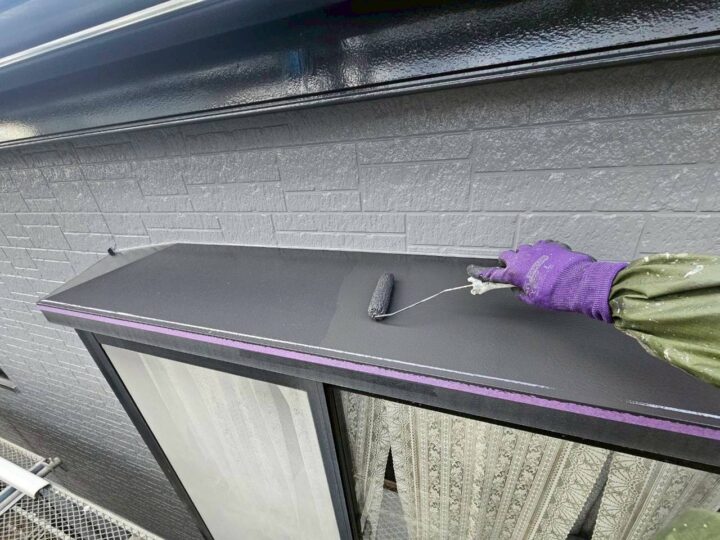 出窓上部上塗り工事