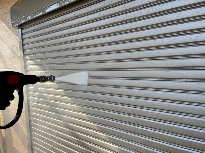 シャッタースラット高圧洗浄工事
