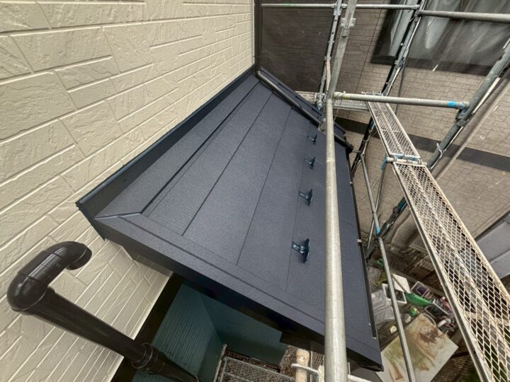 下屋根完了全景