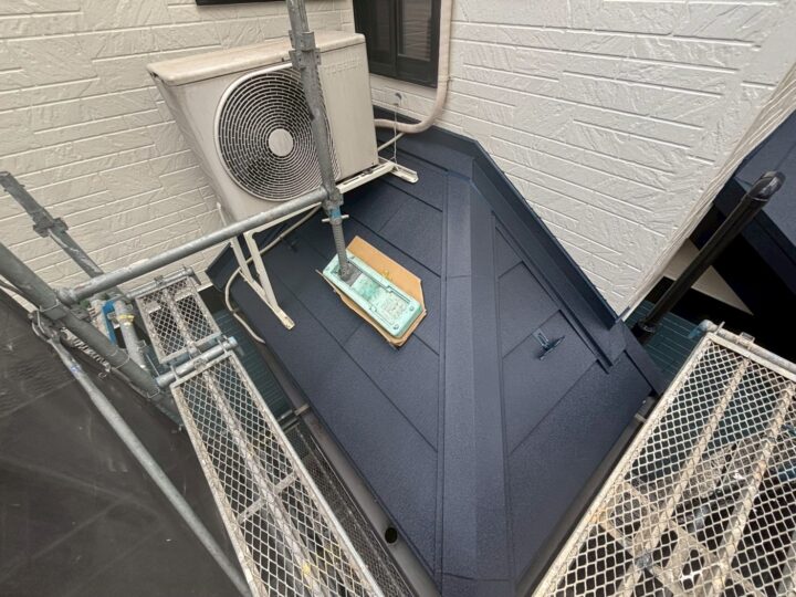 下屋根完了全景