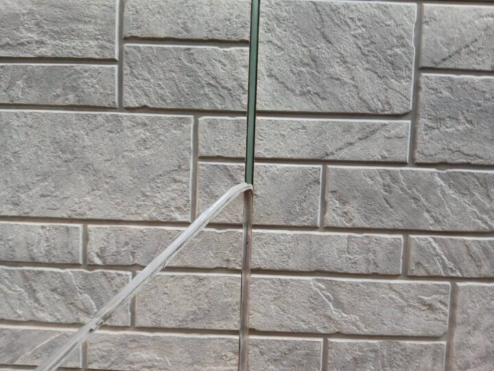 外壁旧板間シ－リング撤去工事