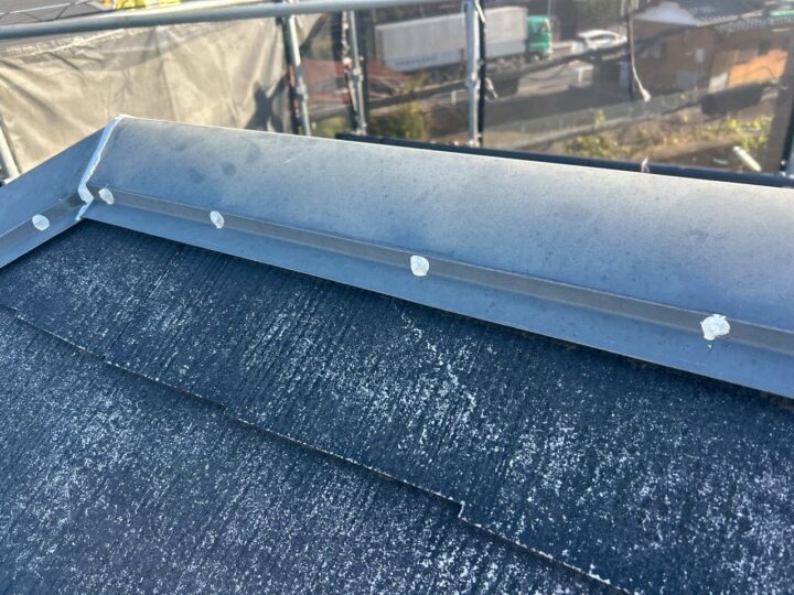 屋根板金玉打ちシール施工完了全景