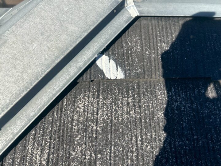屋根材ひび割れ補修施工後