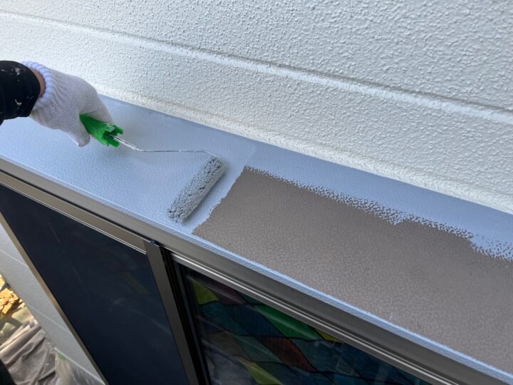 出窓上部下塗り工事