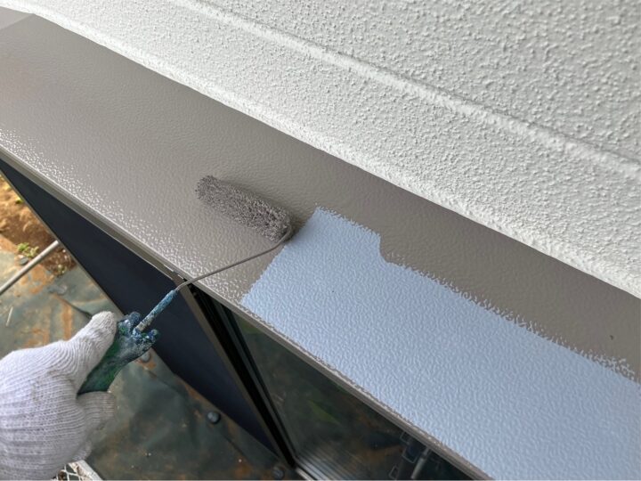 出窓上部中塗り工事