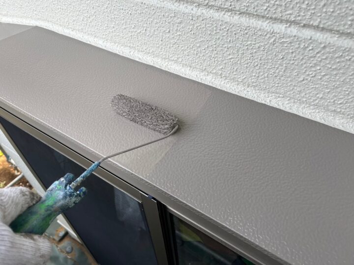 出窓上部上塗り工事