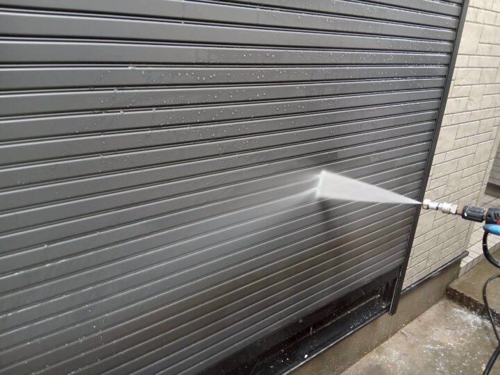 シャッタースラット部分高圧洗浄工事