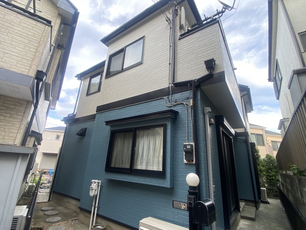 屋根 アイジ－工業・ス－パ－ガルテクト 外壁 SK化研・エスケ－プレミアムシリコン👨‍🔧