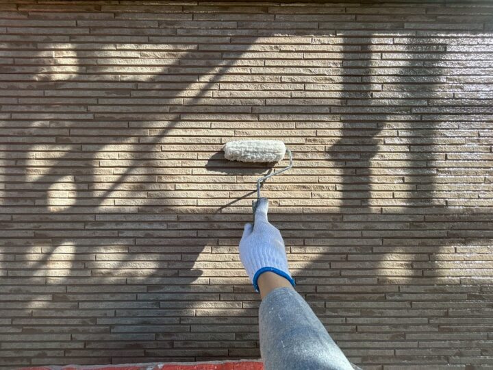 外壁クリアー塗装１回目