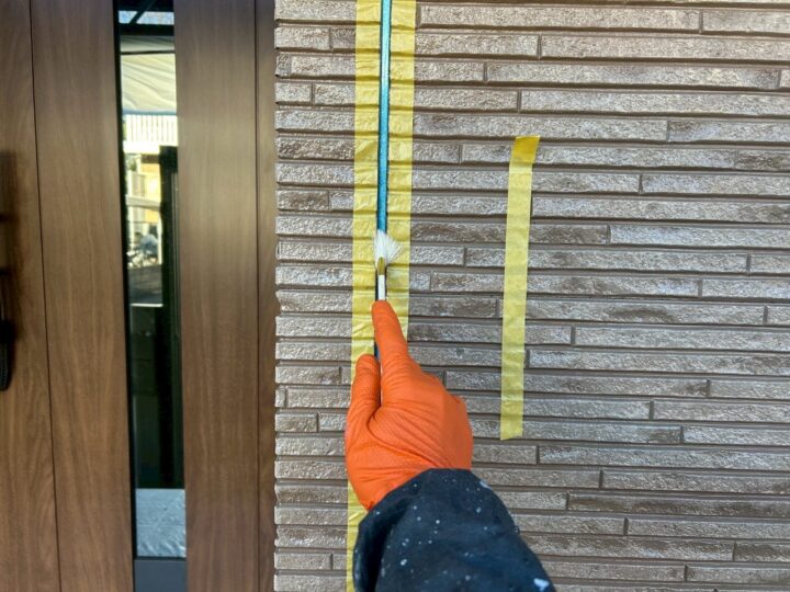 外壁板間専用プライマー塗布