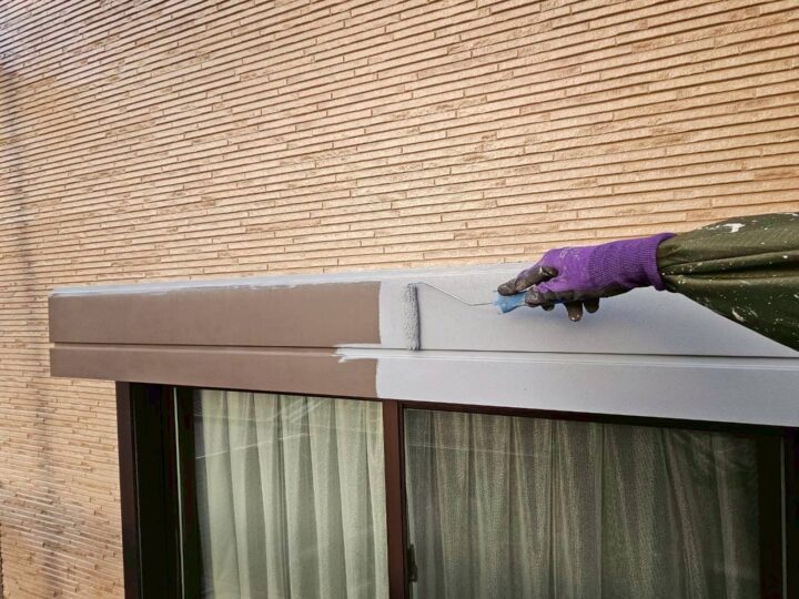 シャッタ－ボックス下塗り工事