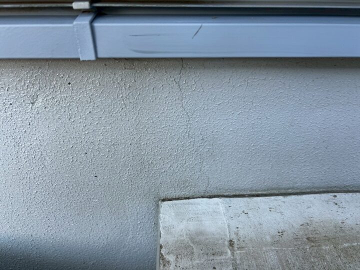 基礎ひび割れ補修施工前