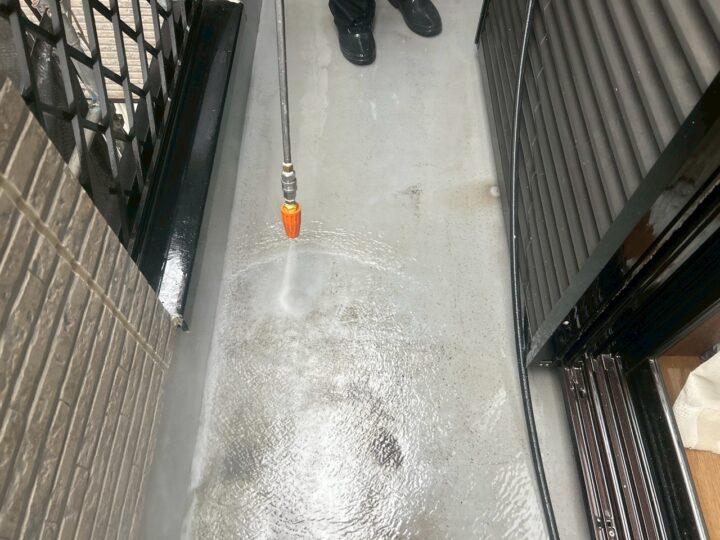 ベランダ床高圧洗浄工事