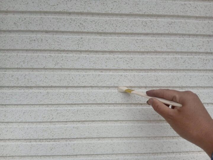 外壁横目地専用プライマ－塗布