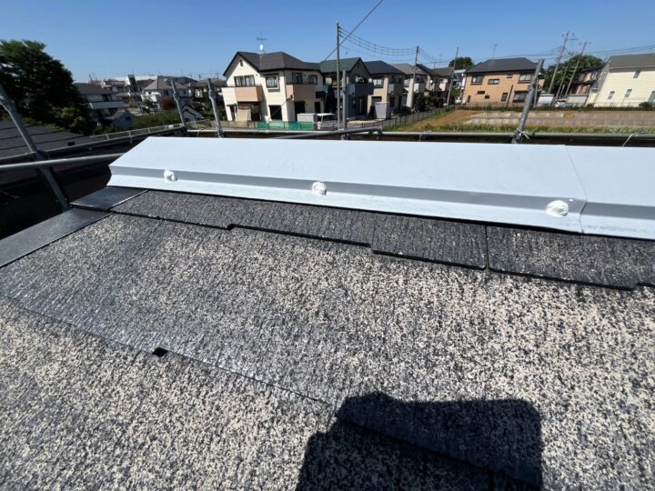 屋根板金玉打ちシール施工完了全景
