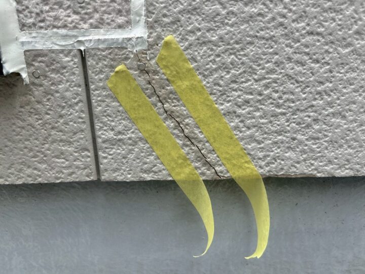 外壁ひび割れ補修施工前