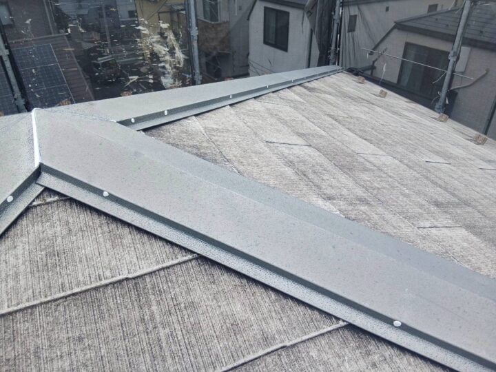 屋根板金玉打ちシ－リング施工完了