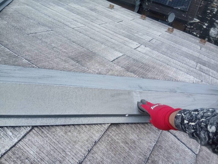 屋根板金ケレン作業