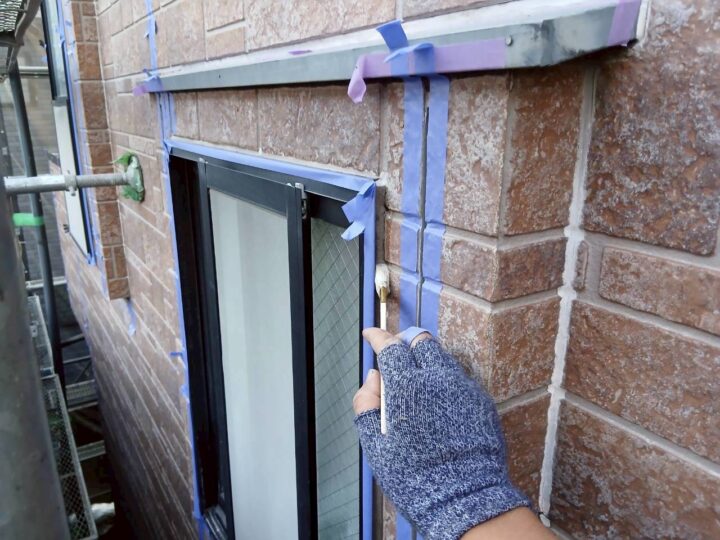 開口部廻りシーリング専用プライマー塗布