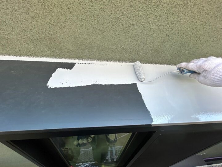 出窓上部下塗り工事