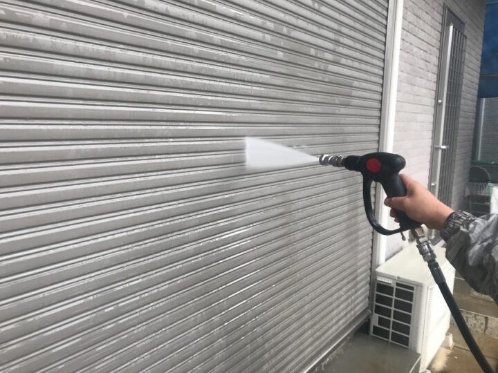 シャッタ-スラット高圧洗浄工事