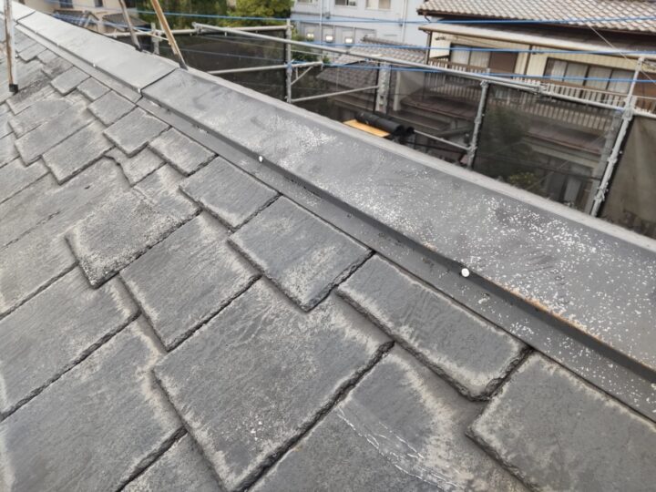 屋根板金玉打ちシール施工完了全景