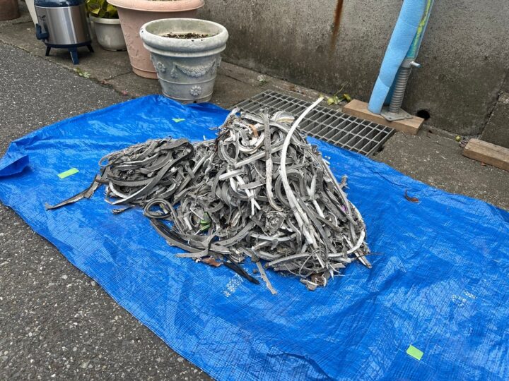外壁板間シーリング撤去完了全景